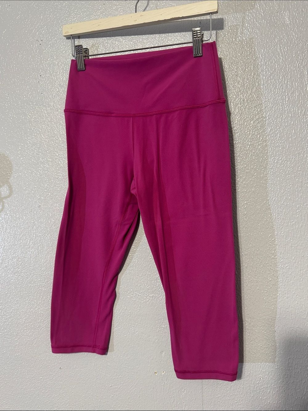 Athleta Transcend High Rise Capri Yoga Leggings Hot Pink Fuchsia Medium Petite M